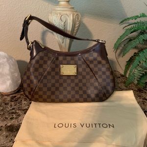 Louis Vuitton Thames GM.